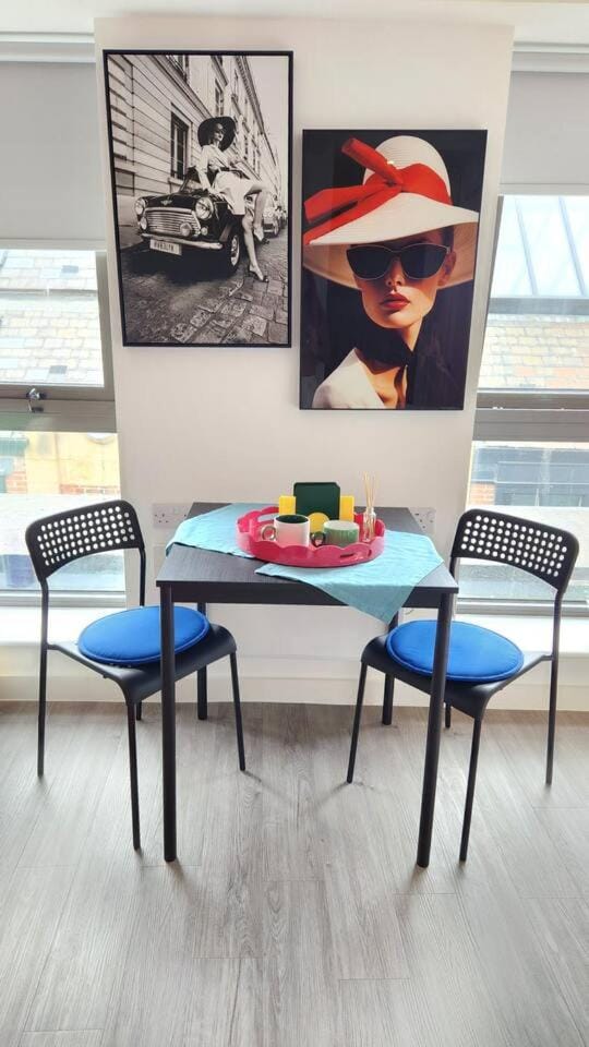 Decorative detail, Seating area, Dining area