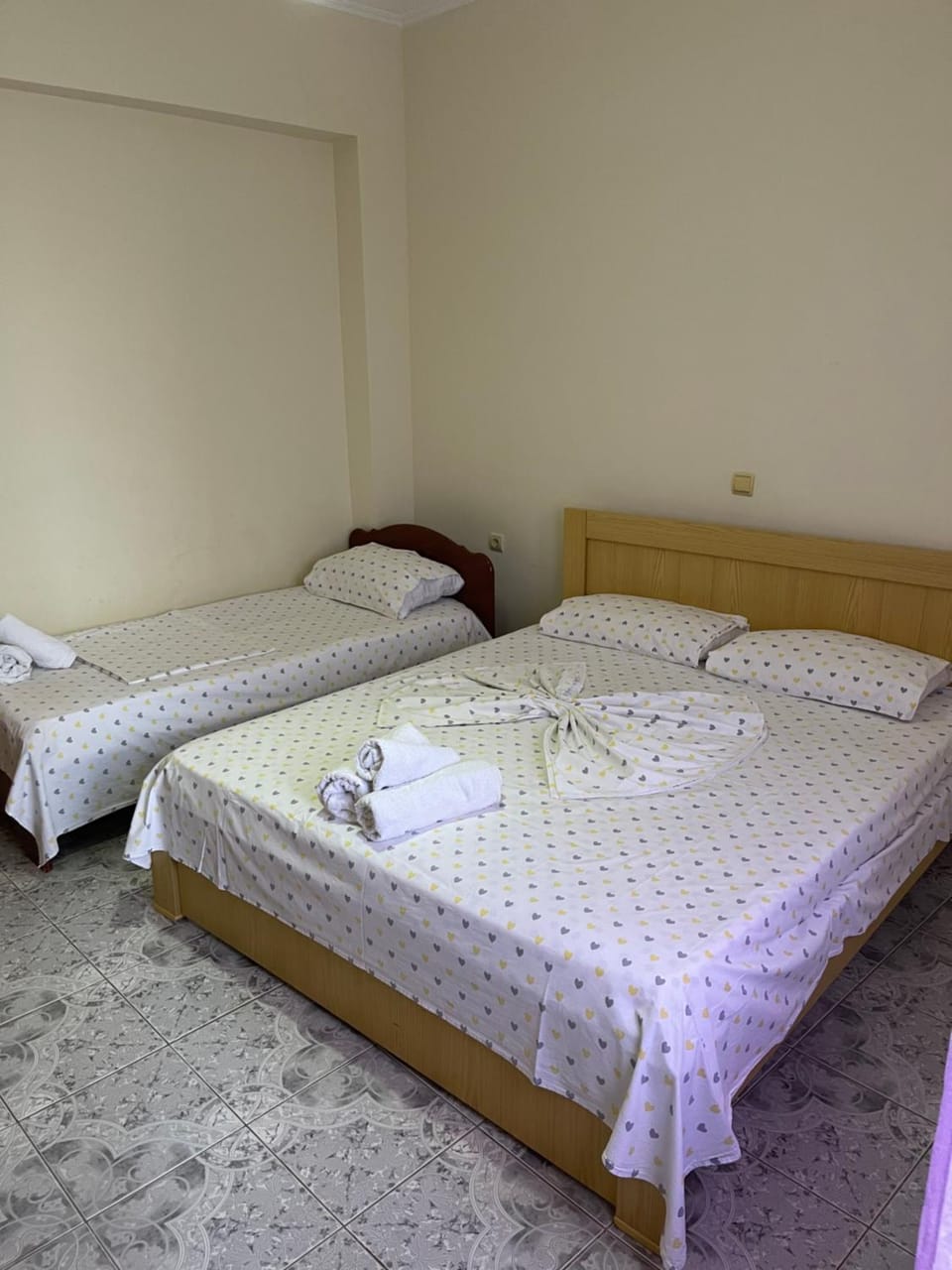 Bed, Photo of the whole room, Bedroom, towels