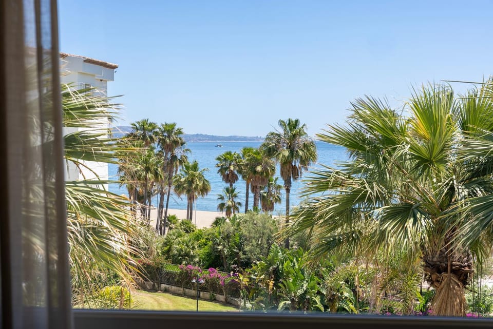 View (from property/room), City view, Landmark view, Sea view, Quiet street view