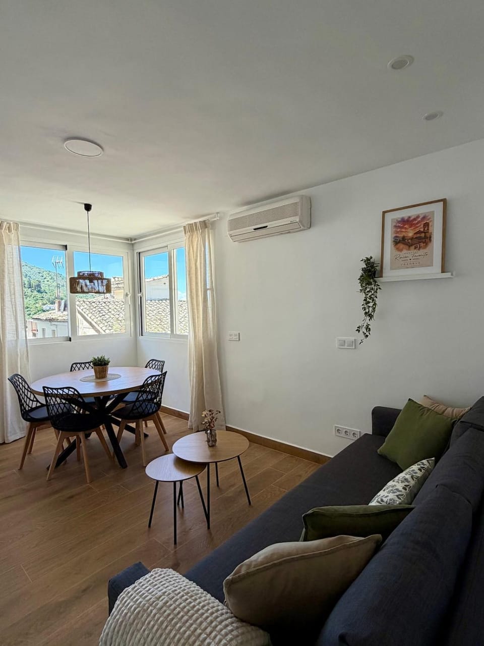 Living room, Seating area, Dining area, air conditioner