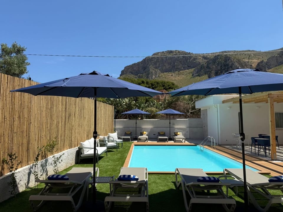 Spring, Pool view