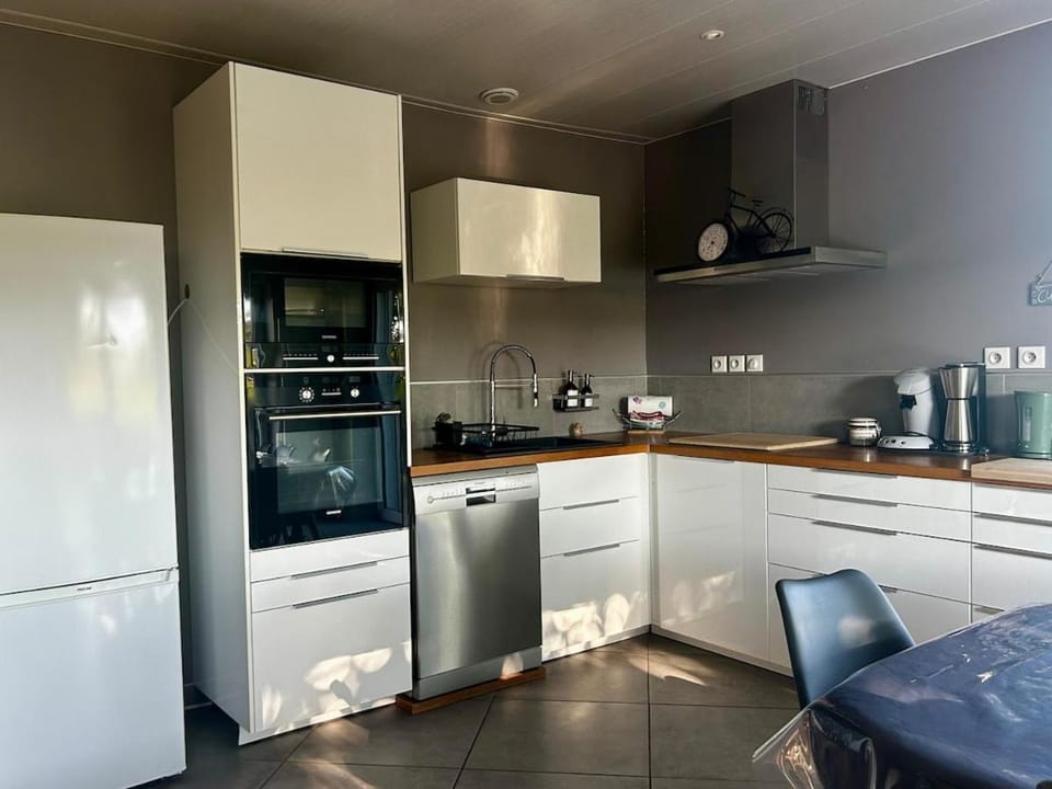 Coffee/tea facilities, Kitchen or kitchenette, dishwasher, oven, pet friendly, stove, toaster