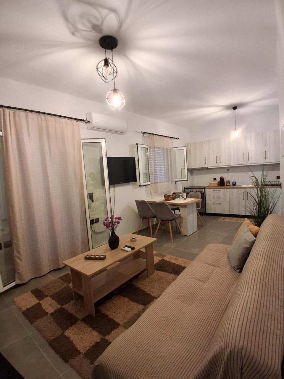 Kitchen or kitchenette, Living room, Seating area, Dining area