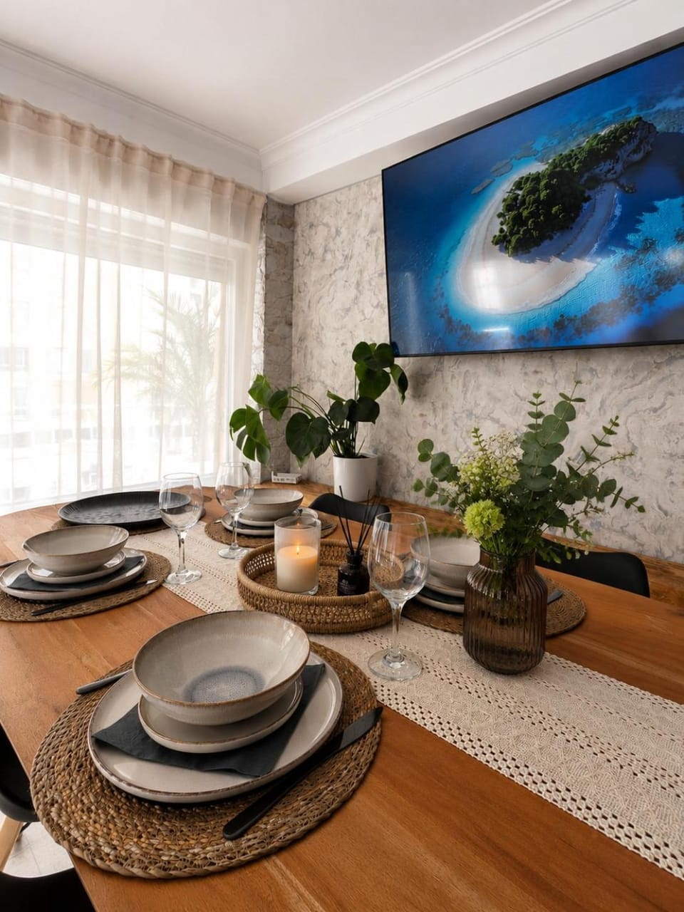 TV and multimedia, Dining area, Food, air conditioner