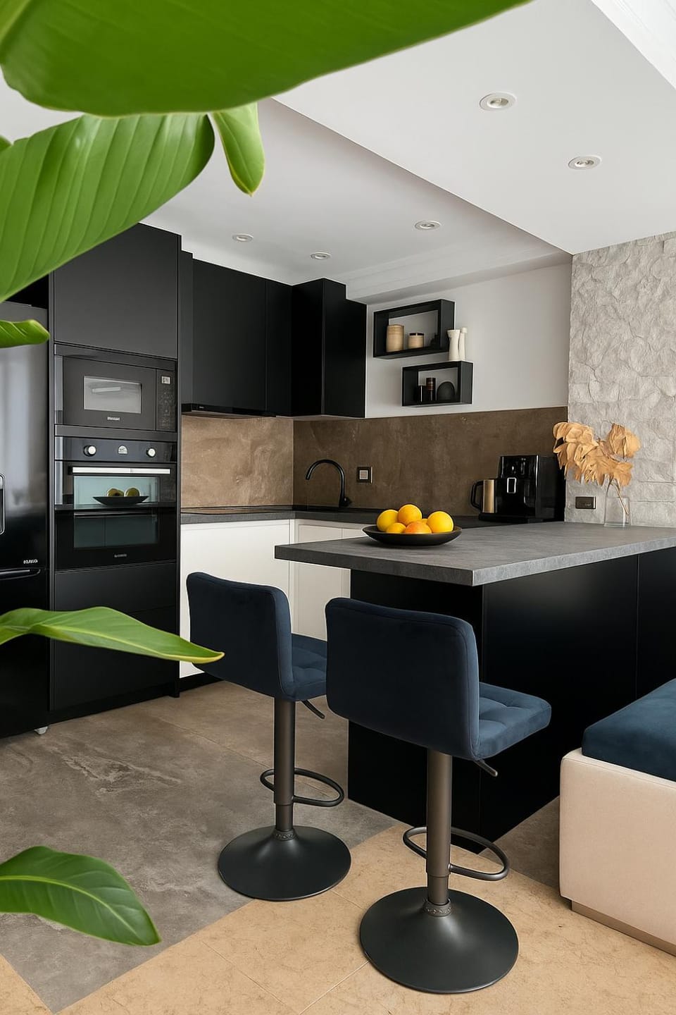 Coffee/tea facilities, Kitchen or kitchenette, microwave, oven, stove, kitchen, kitchen, air conditioner