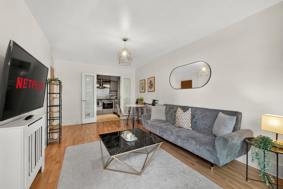 TV and multimedia, Kitchen or kitchenette, Living room, Seating area, Dining area, Evening entertainment, oven