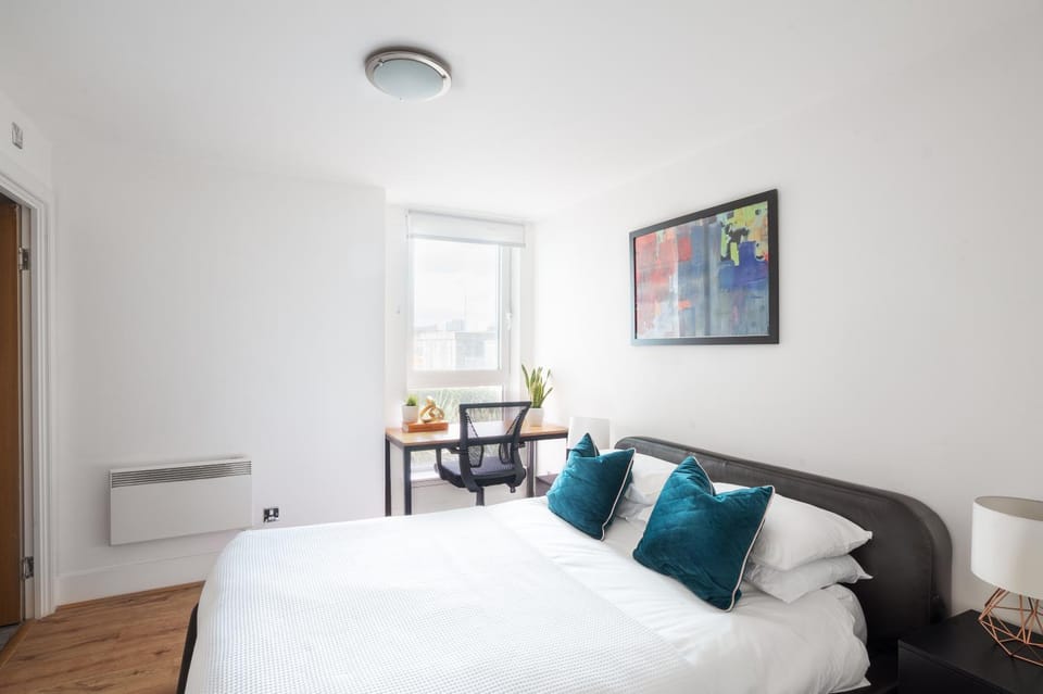 Bed, Photo of the whole room, Bedroom, internet