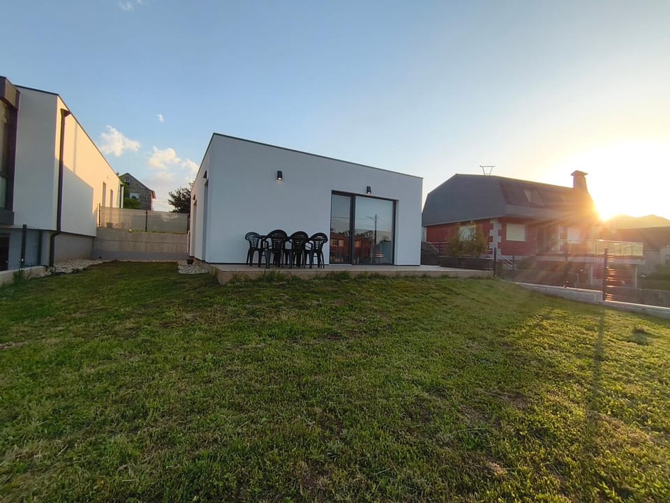 Property building, Garden