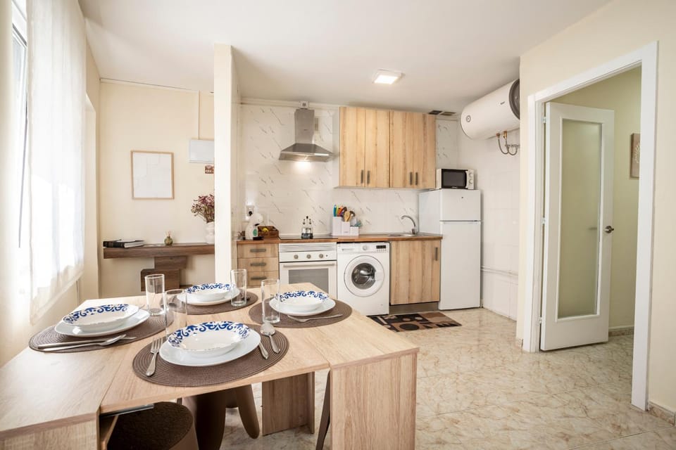 Kitchen or kitchenette, Dining area, oven, stove, toaster, washing machine