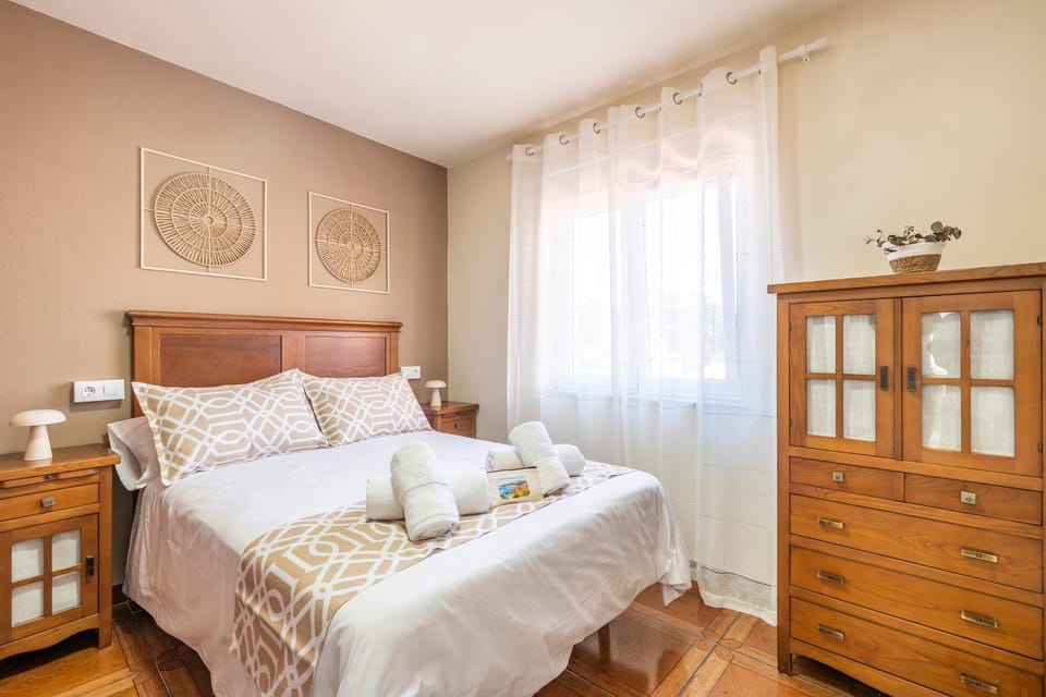 Bed, Photo of the whole room, Bedroom, wardrobe