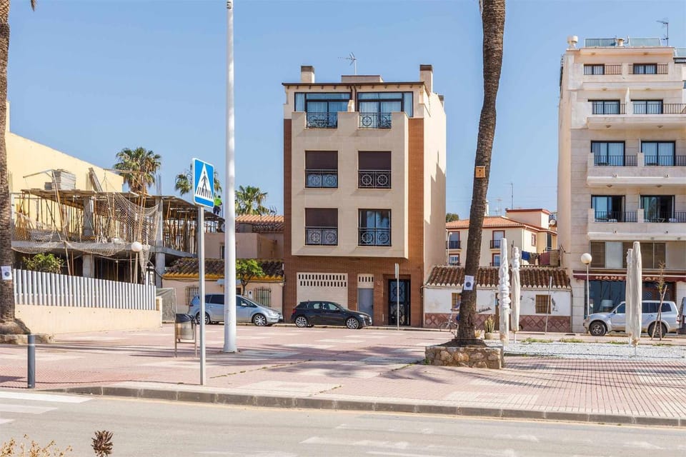 Property building, Facade/entrance, Off site