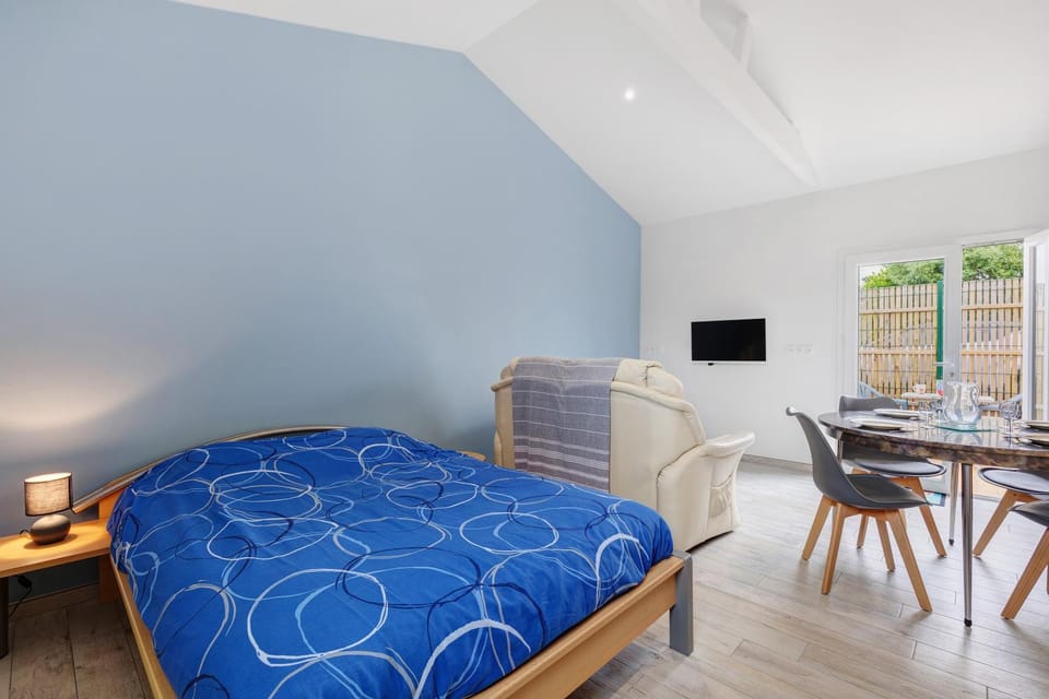 Property building, Living room, Bedroom