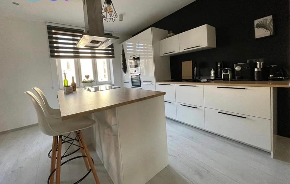 Kitchen or kitchenette, dishwasher