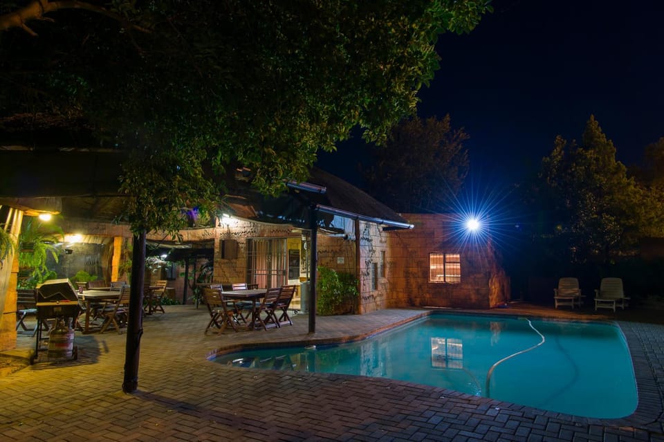 Food and drinks, Pool view, Swimming pool, Entertainment, Internal: Not applicable to any particular room