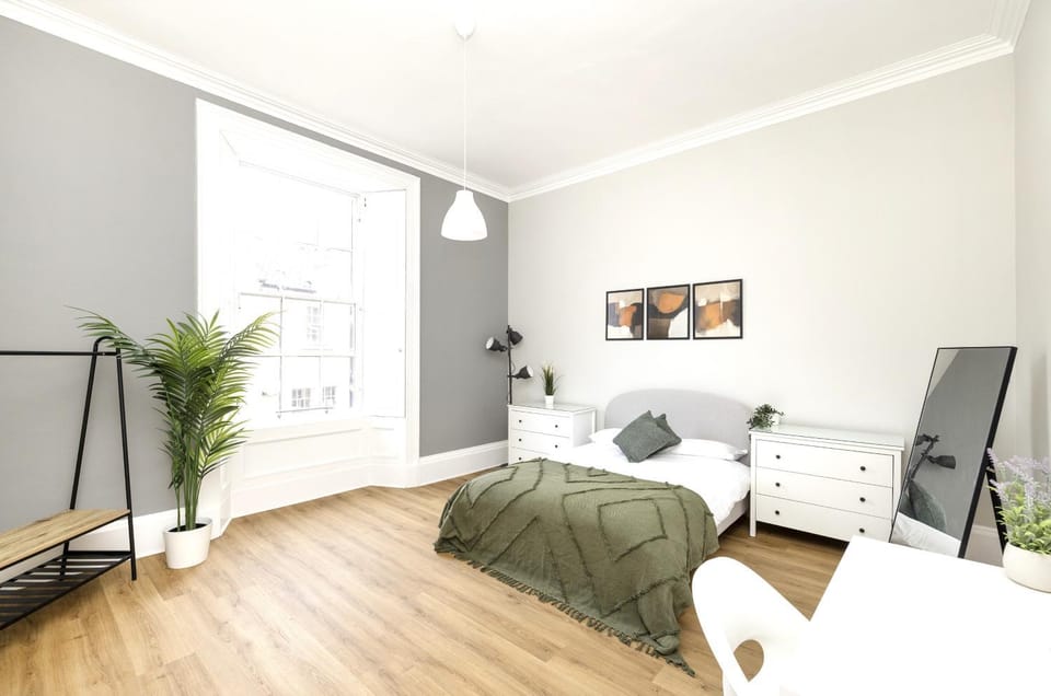Edinburgh City 6-Bedroom Apartment in the heart of West End Apartment in Edinburgh