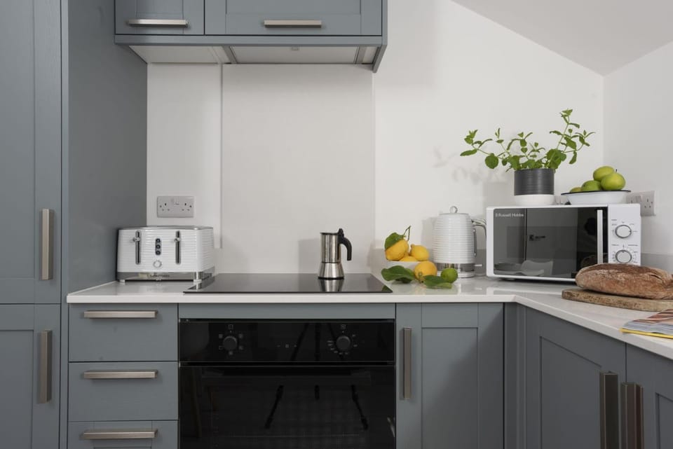 Coffee/tea facilities, Kitchen or kitchenette, oven, toaster