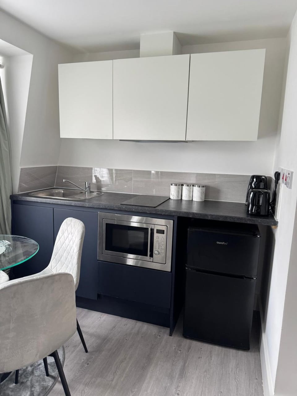 Top Floor Studio Flat in Maida Hill, W9- B3 Apartment in City of Westminster
