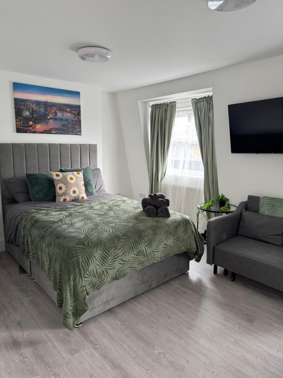 Top Floor Studio Flat in Maida Hill, W9- B3 Apartment in City of Westminster