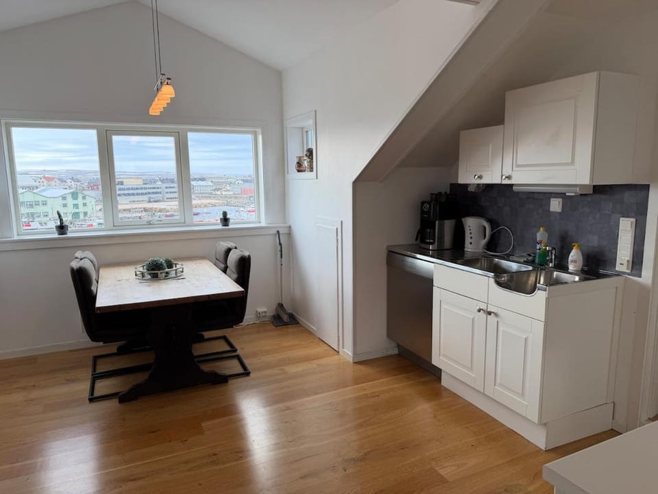 Kitchen or kitchenette, Dining area, kitchen