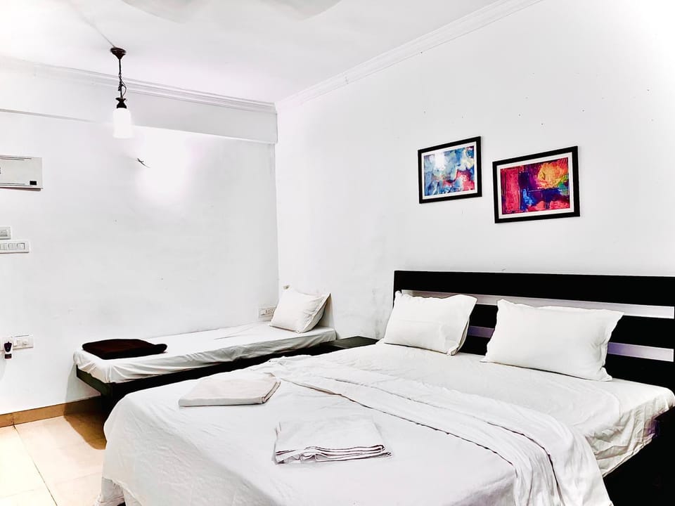 Bed, Photo of the whole room, Bedroom, towels, air conditioner