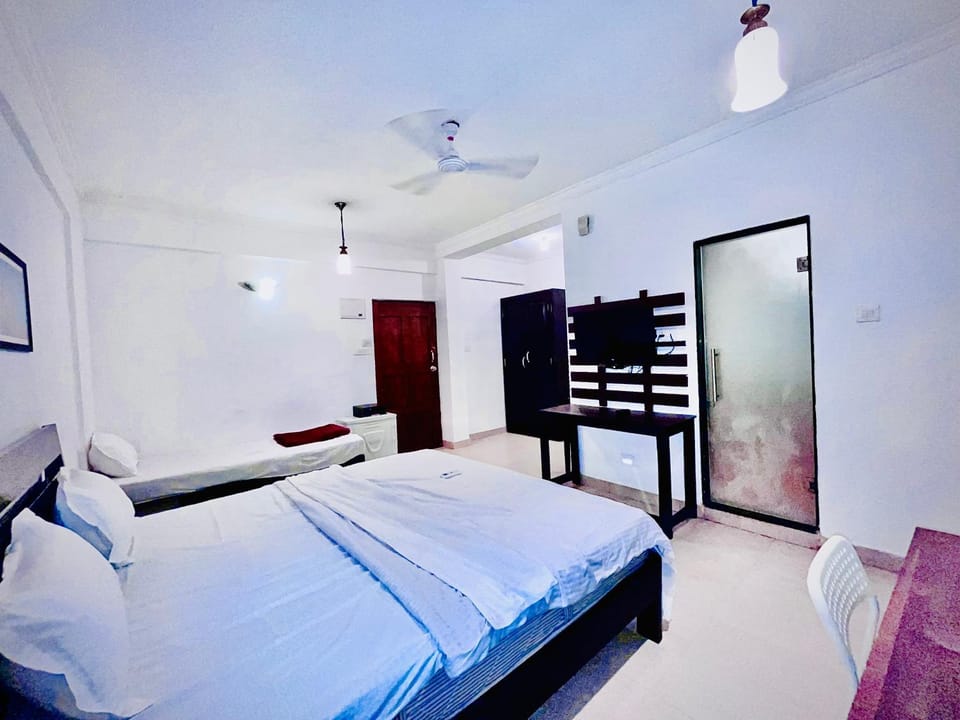 Bed, Photo of the whole room, Bedroom, fireplace, wardrobe, air conditioner