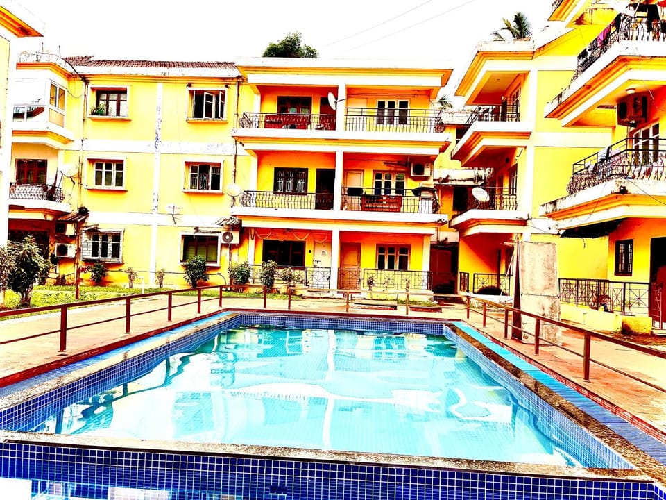 Property building, Day, View (from property/room), Balcony/Terrace, Pool view, Swimming pool, sunbed