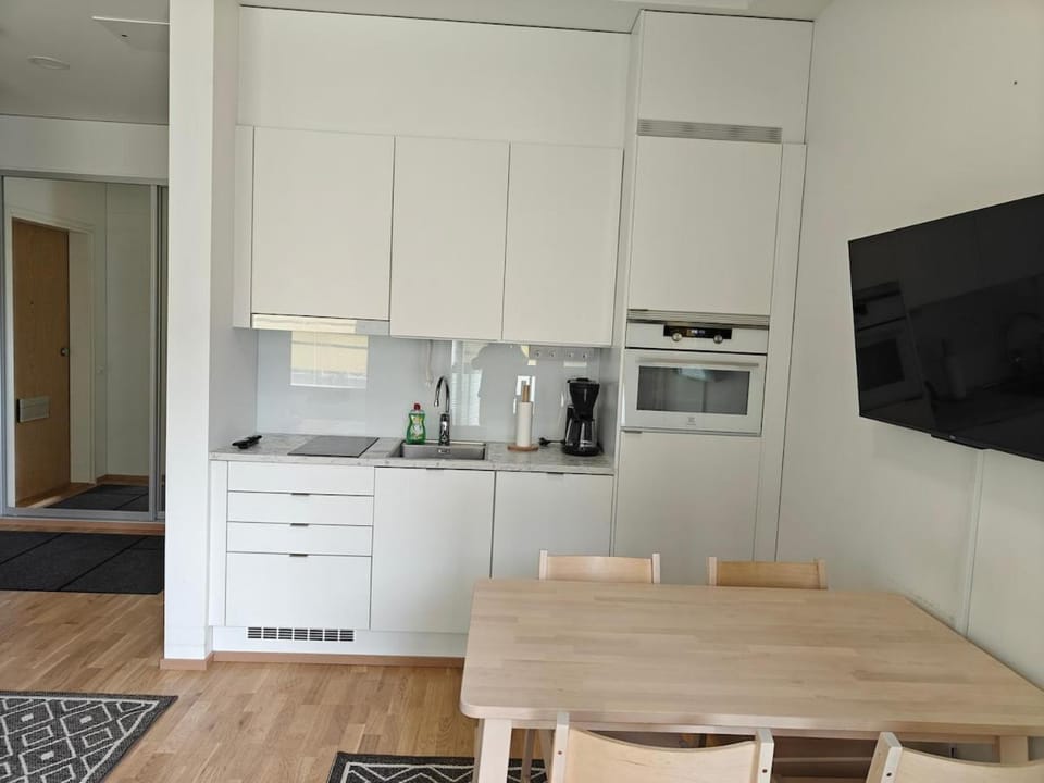 Modern Studio - Train - Airport - Self Check-In Apartment in Helsinki