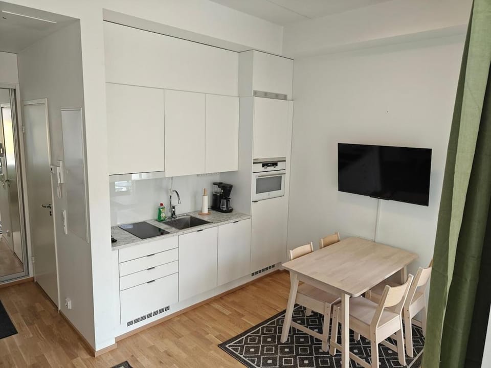 Modern Studio - Train - Airport - Self Check-In Apartment in Helsinki