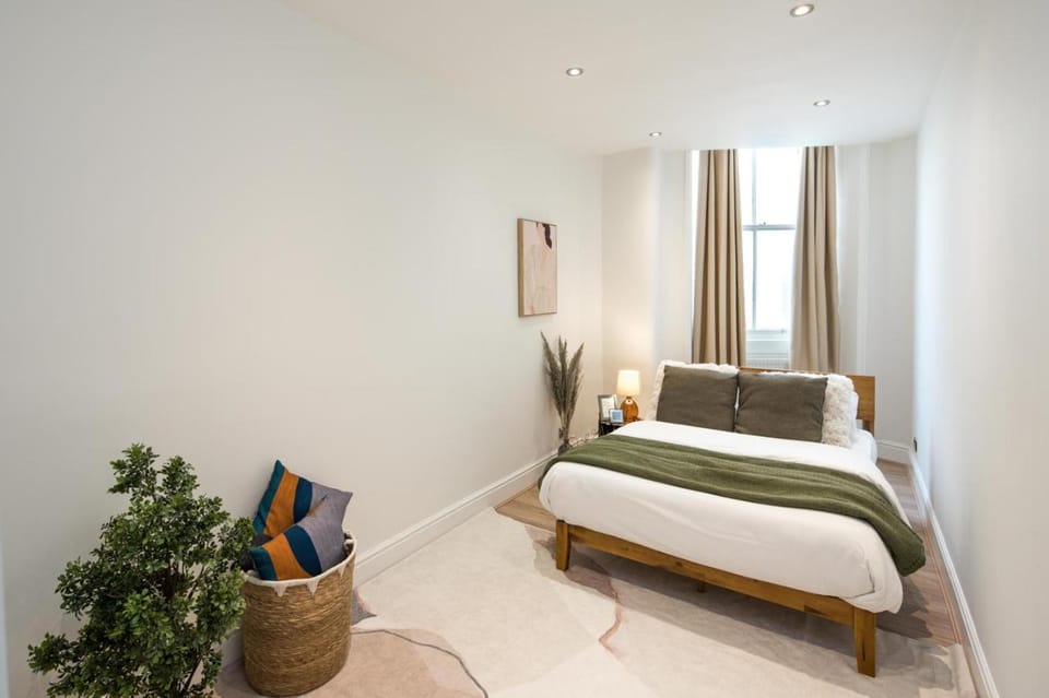 Beautiful Flat at Cornwall Gardens Apartment in City of Westminster