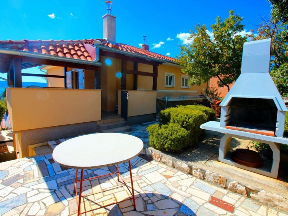 Apartment Wohnung in Novi Vinodolski mit Grill- Garten und by Interhome Apartment in Novi Vinodolski