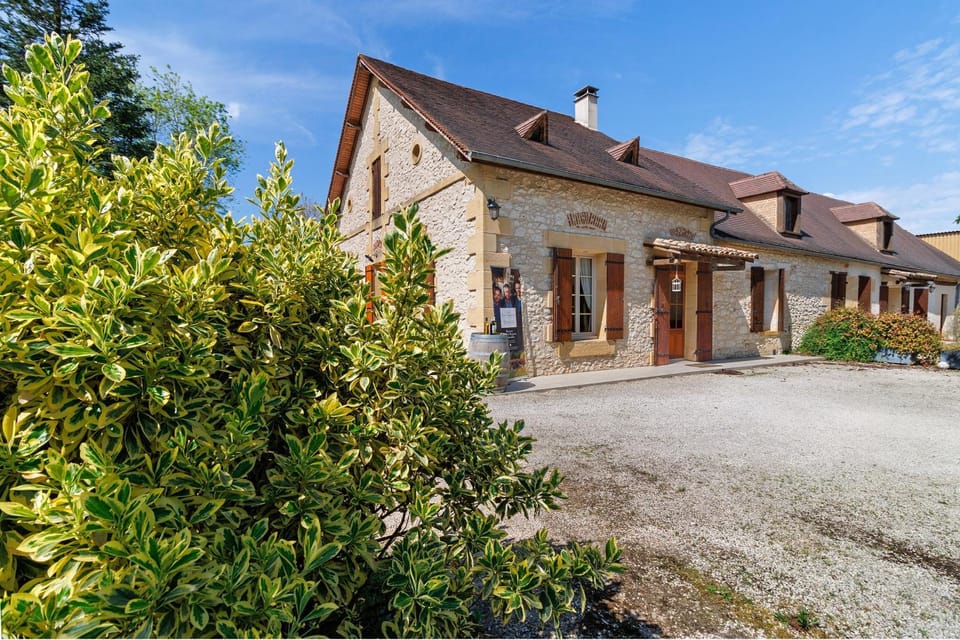 Grand Gîte du Château Haut Lamouthe House in Nouvelle-Aquitaine