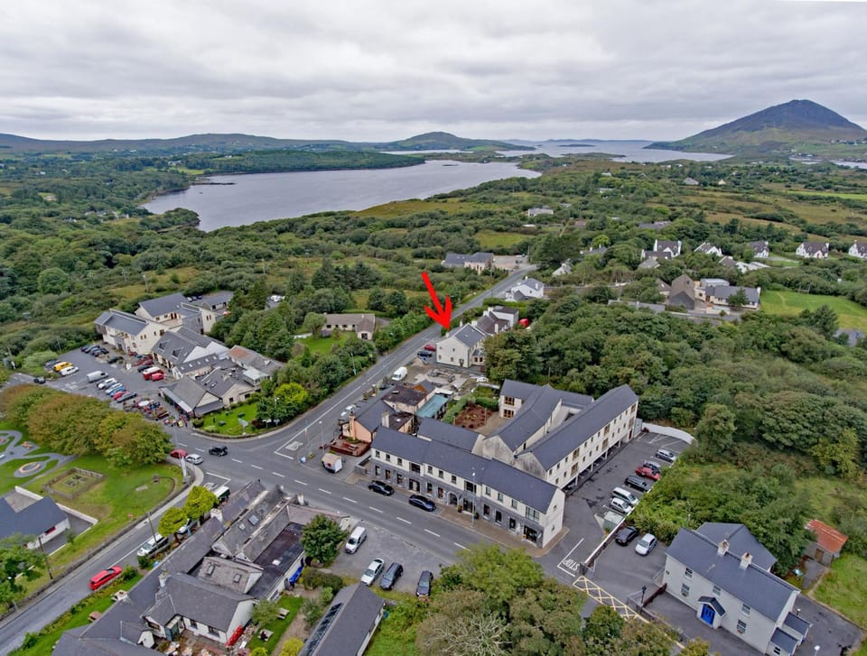 Property building, Neighbourhood, Natural landscape, Bird's eye view, Location