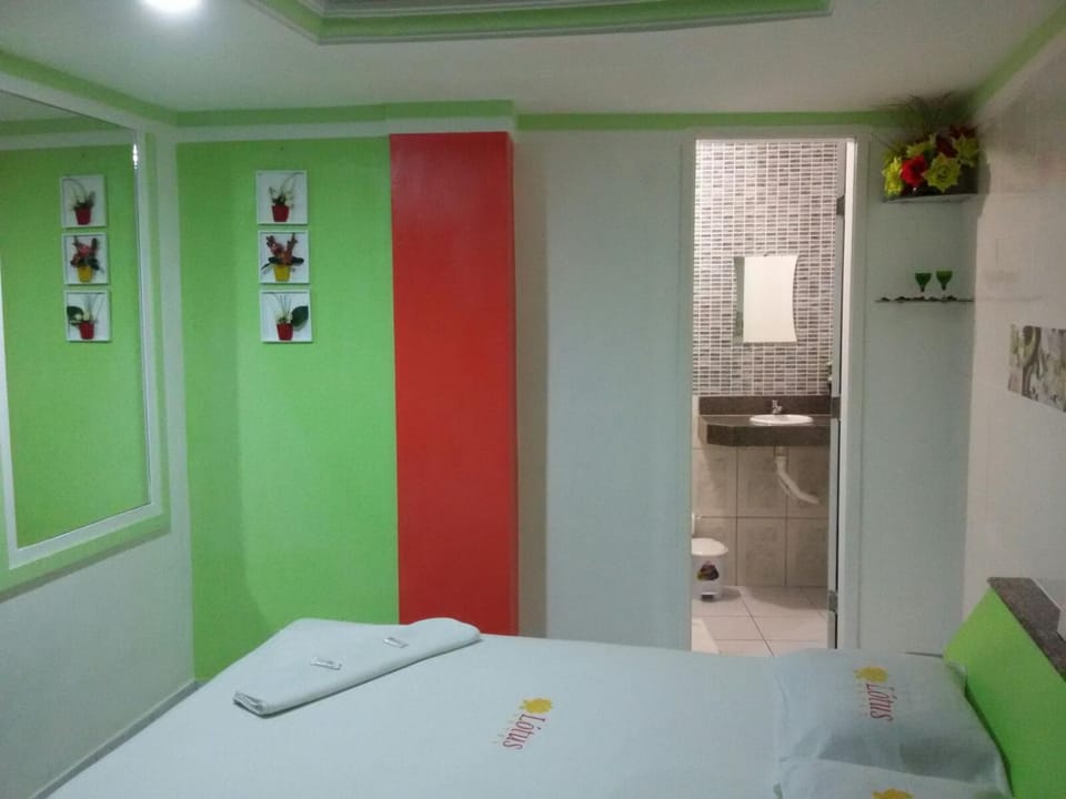 Bed, Bathroom, Photo of the whole room, Bedroom, towels