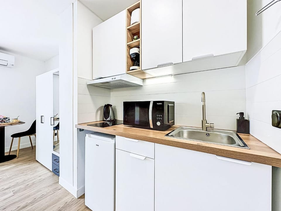Kitchen or kitchenette