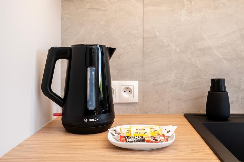 Coffee/tea facilities, Food and drinks