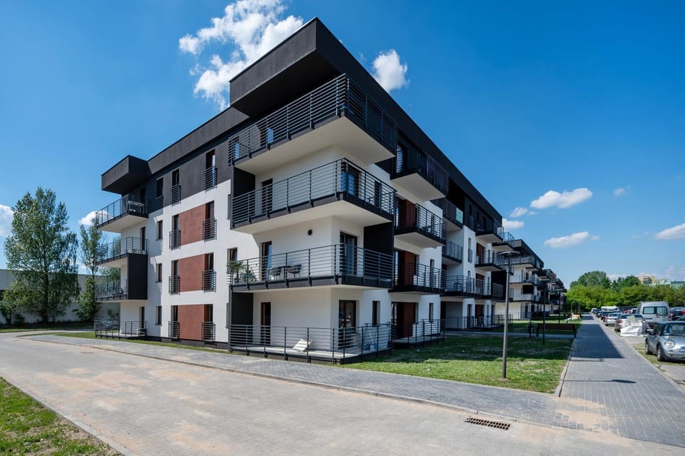 Property building, Neighbourhood, Location