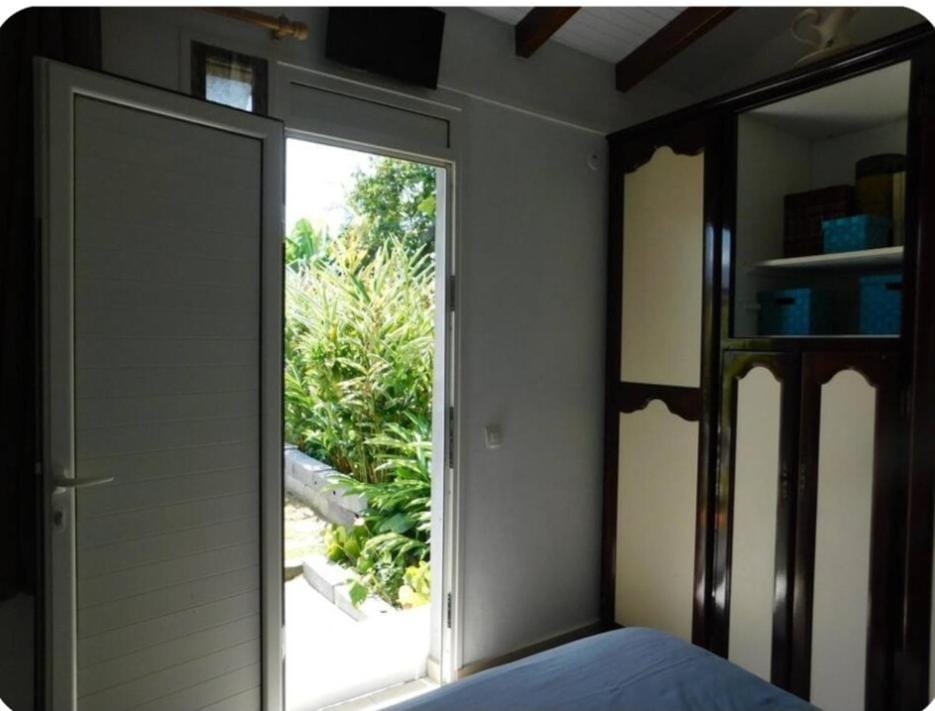 Le nid verdoyant House in Sainte-Anne