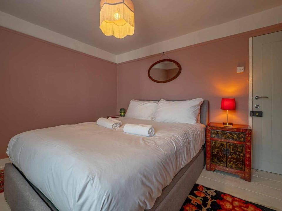 Seagrass Cottage - 3bed, Private Parking, Secluded Garden, Minutes from Whitstable town House in Whitstable