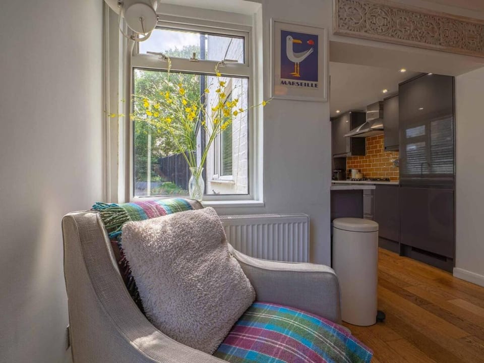 Seagrass Cottage - 3bed, Private Parking, Secluded Garden, Minutes from Whitstable town House in Whitstable