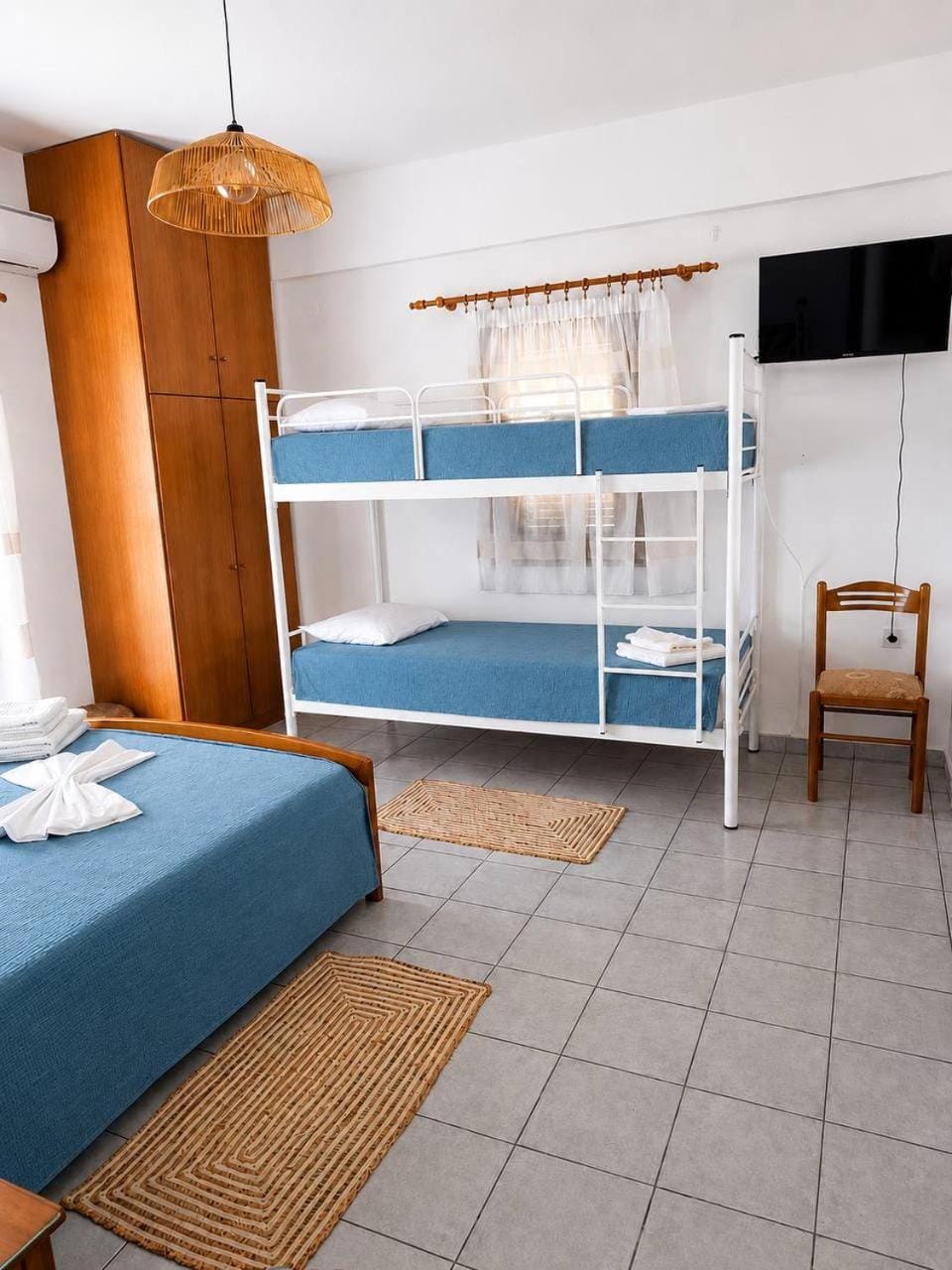TV and multimedia, Photo of the whole room, Bedroom, bunk bed, wardrobe