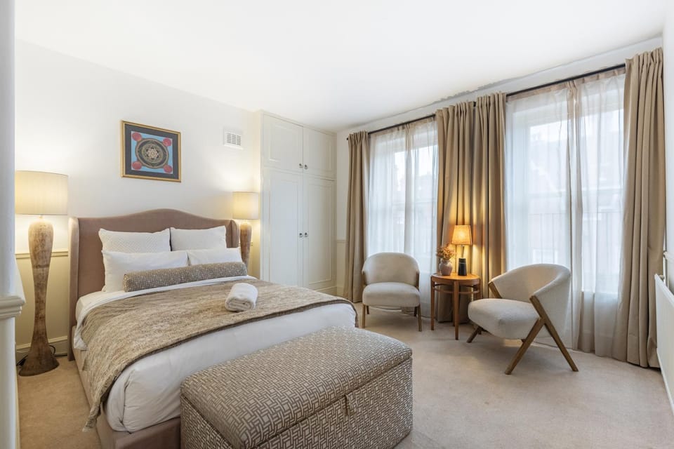 Elegant 2BDR Mayfair flat near Hyde Park & Oxford Street Apartment in City of Westminster