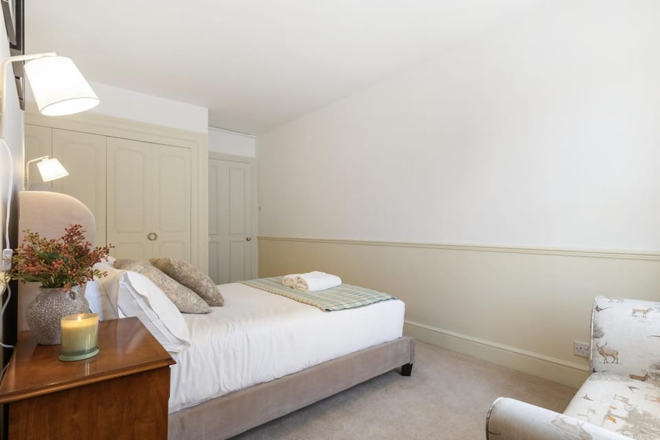 Bed, Photo of the whole room, Bedroom, flat iron, hair dryier, heating, towels, wardrobe