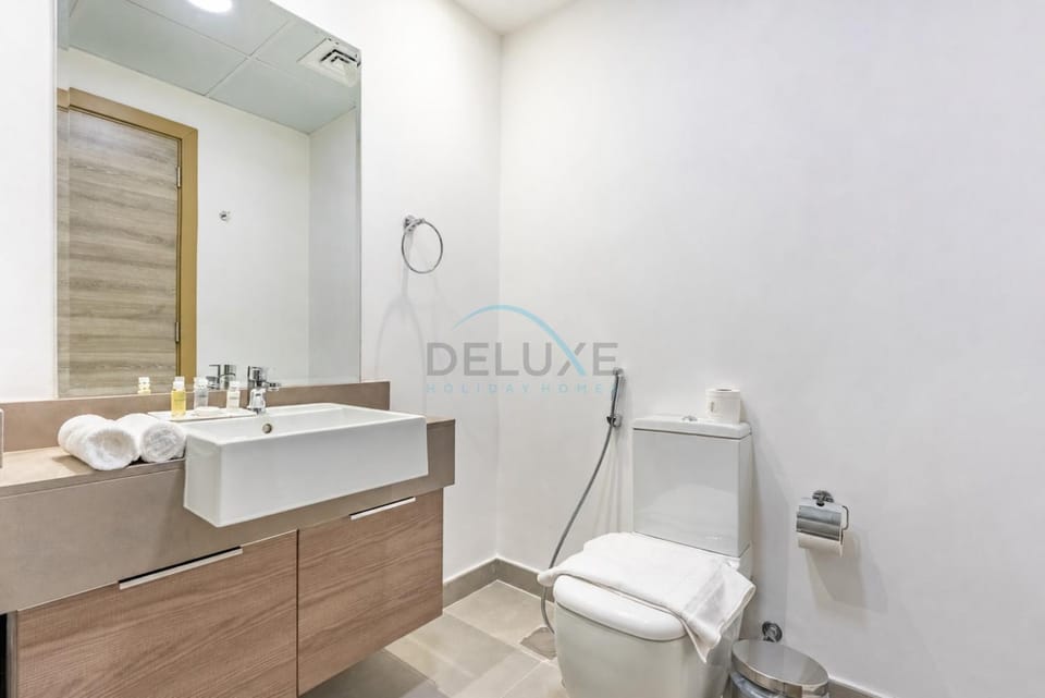 Bathroom, bidet, towels