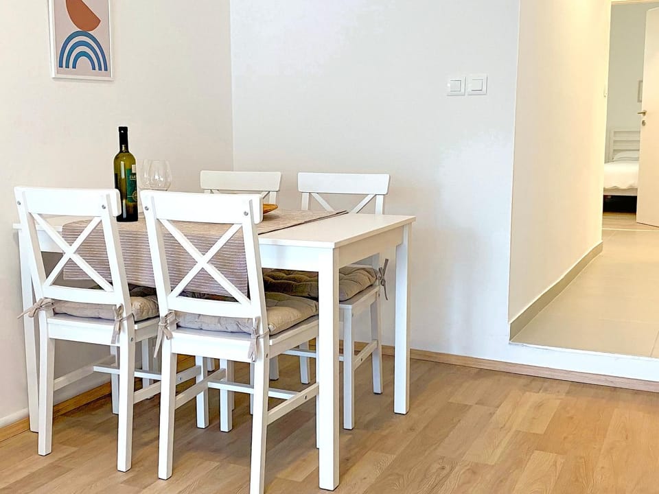 Seating area, Dining area