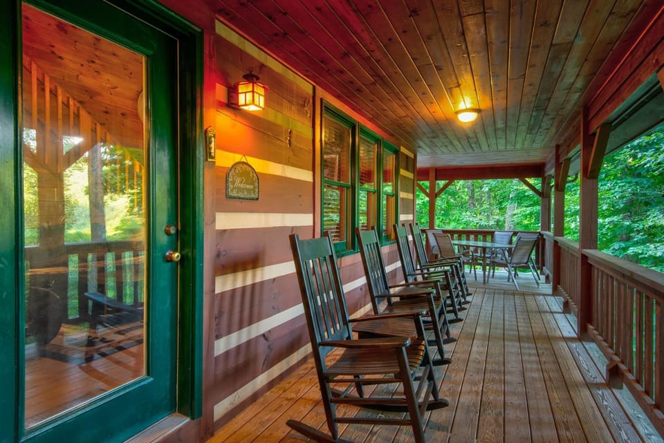 Carolina Charm - Hot Tub - Pool Table - Fire Pit- House in Brushy Fork