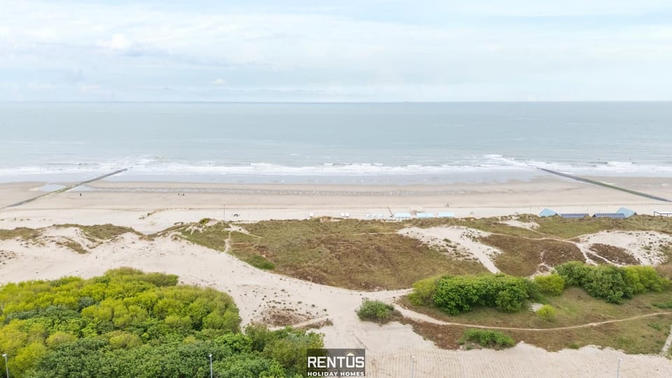 Nearby landmark, Beach