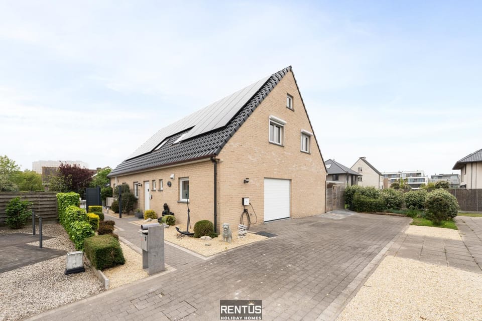 Property building, Day, Neighbourhood, Street view