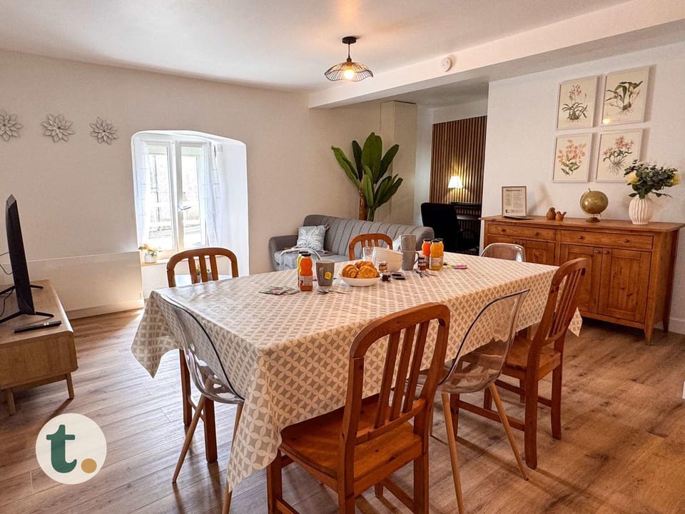 Living room, Dining area