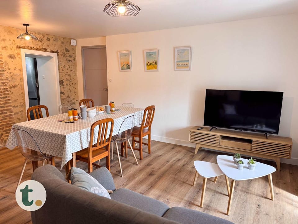 TV and multimedia, Living room, Dining area