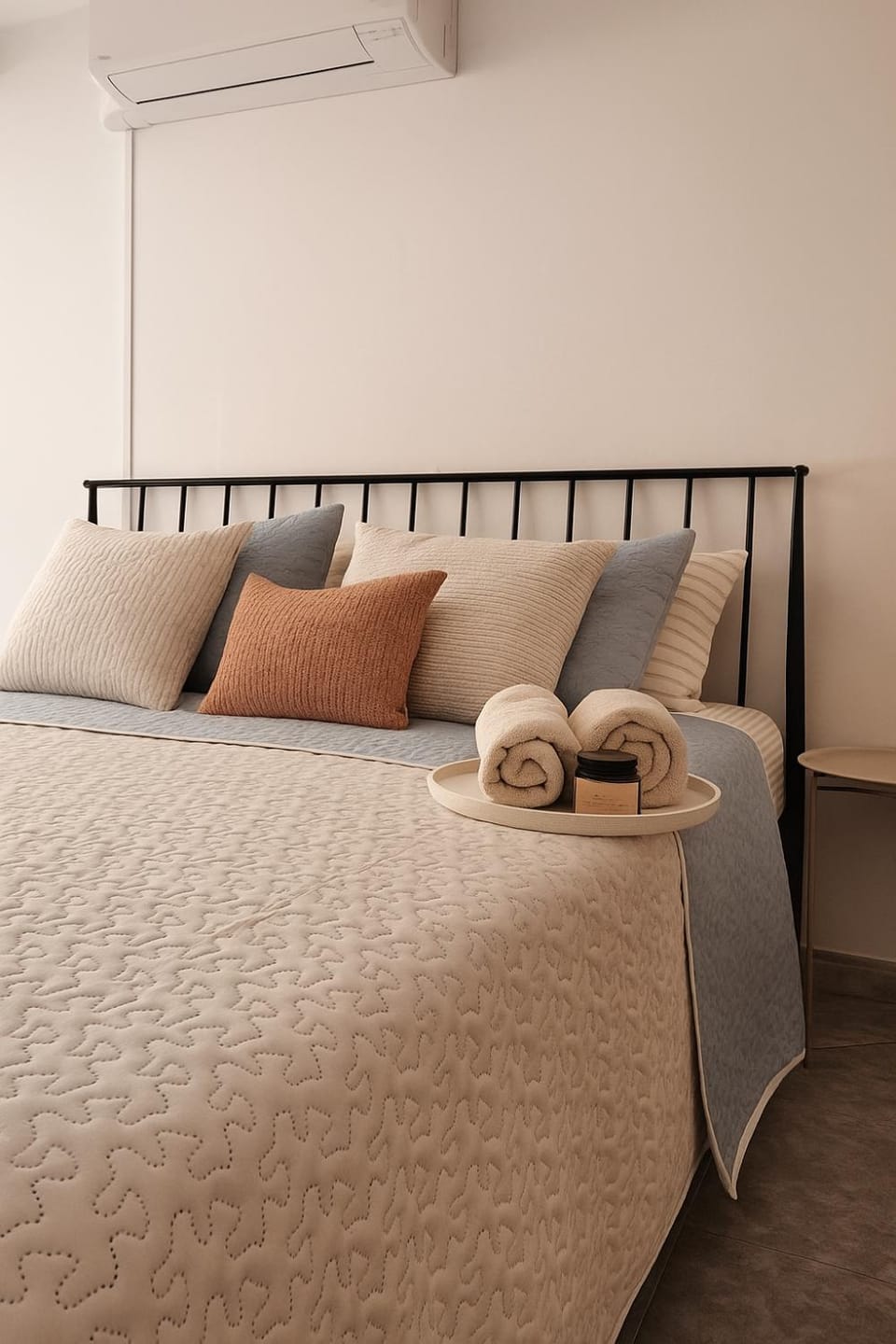 Bedroom, air conditioner